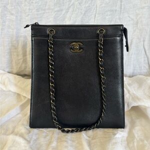 Vintage Chanel Black Leather CC Chain Tote – Never Used
